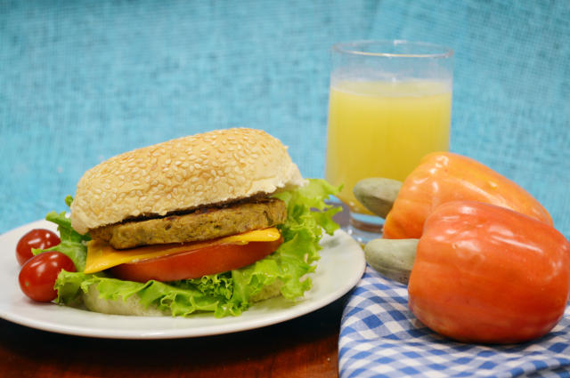 Image of Elaboration of plant-based burgers from cashew fiber and plant protein