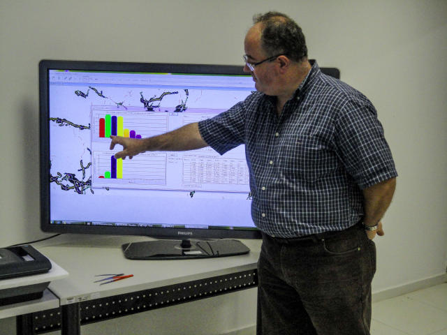 Image of SAFIRA - Software para análise de fibras e raízes por imagem