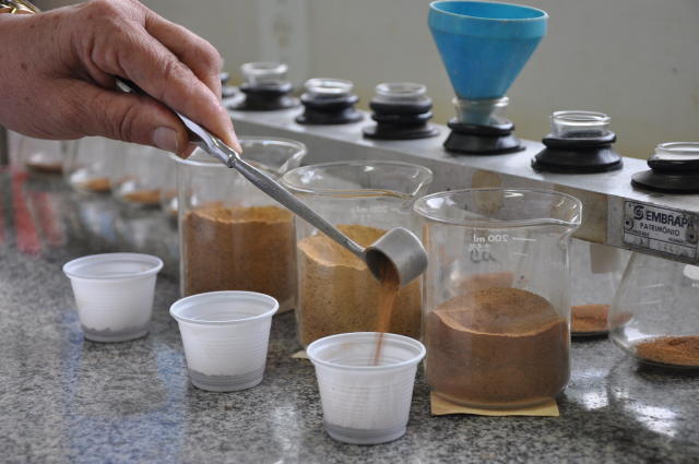 Imagem de Programa de análise de qualidade de laboratórios - PAQLF
